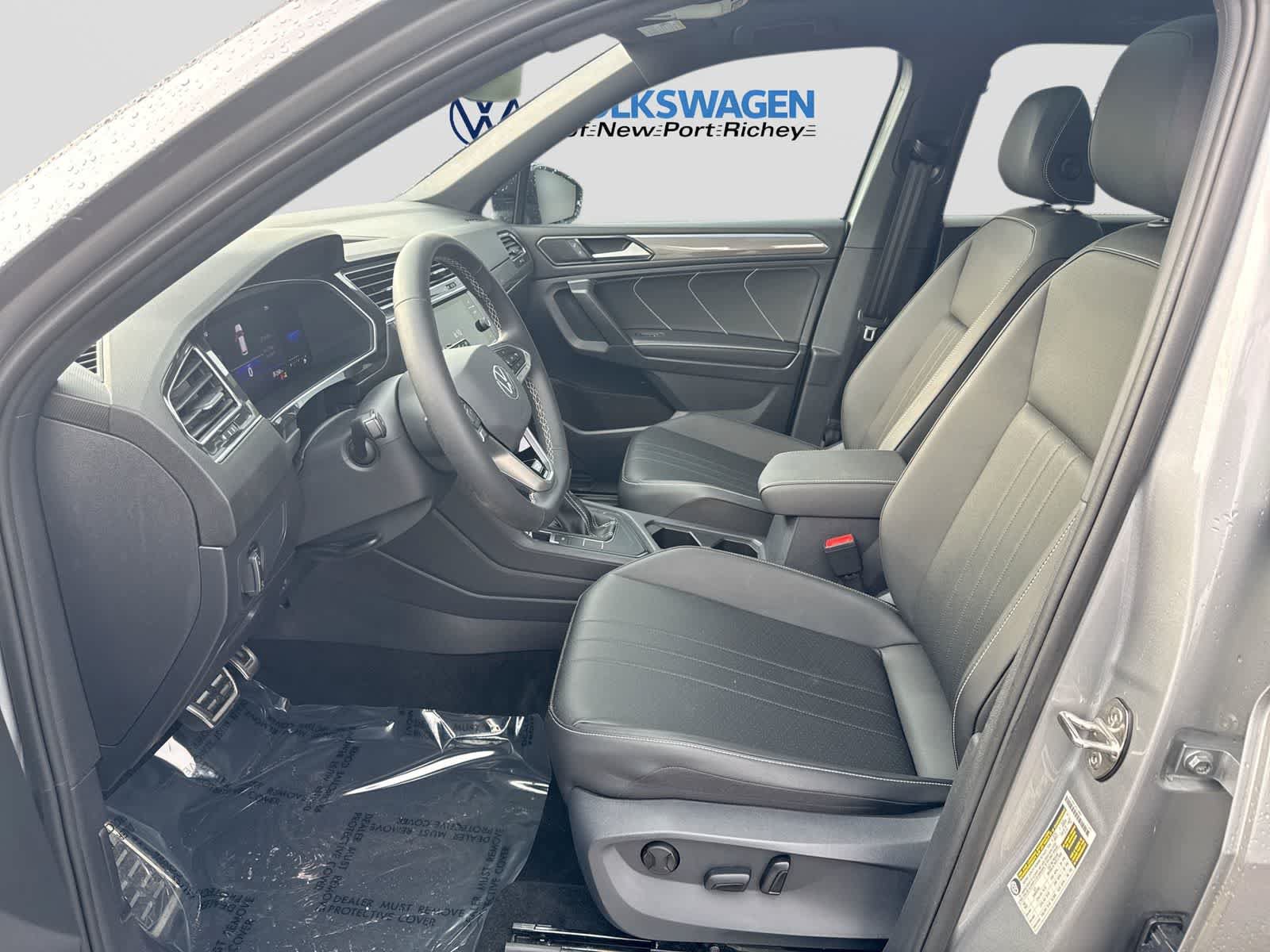 Used 2023 Volkswagen Tiguan SE R-Line FWD image 23