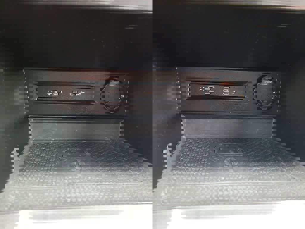 Used 2021 Volkswagen Tiguan SE w/ Panoramic Sunroof Package image 21