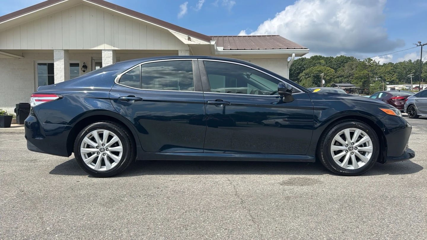 Used 2020 Toyota Camry LE FWD image 6