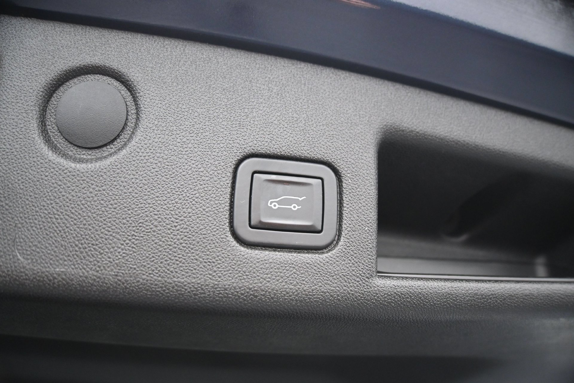 Used 2018 Chevrolet Equinox LT FWD image 16