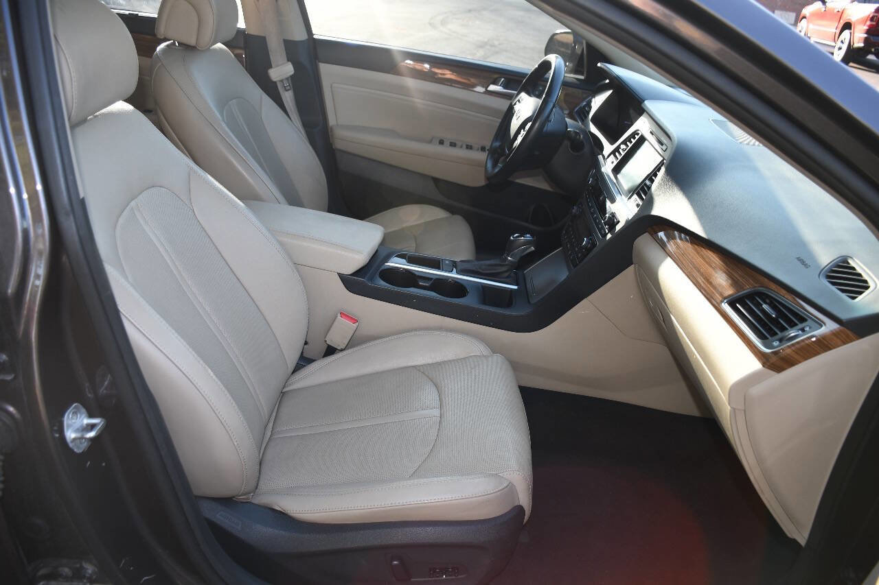 Used 2015 Hyundai Sonata Limited w/ Option Group 05 image 25