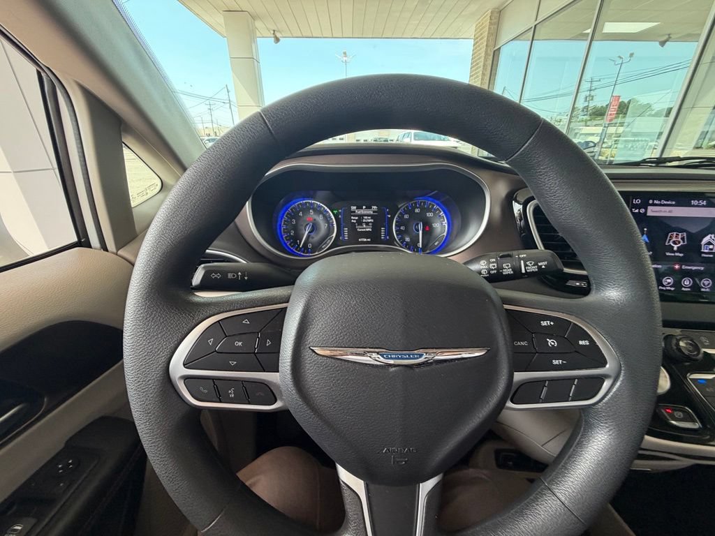 Used 2018 Chrysler Pacifica Touring Plus FWD image 36