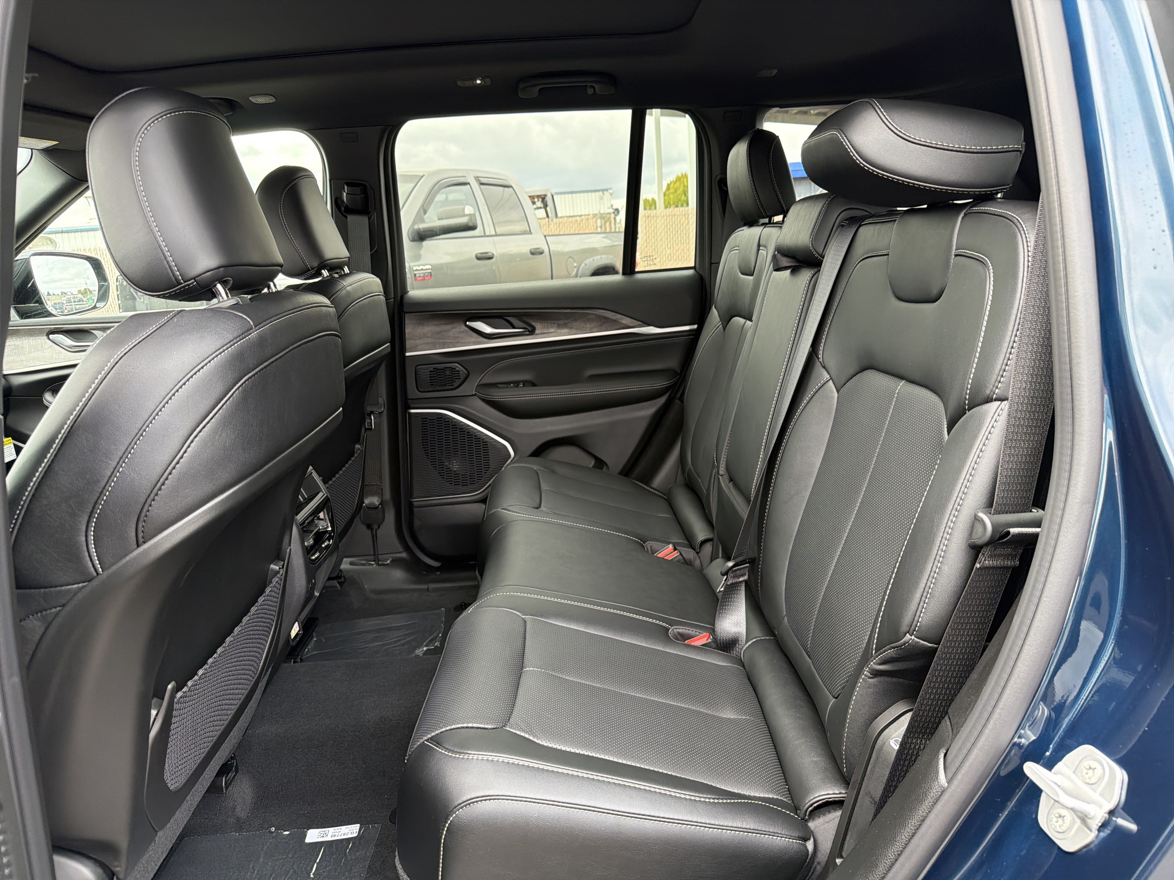 New 2027 Jeep Grand Cherokee Limited AWD/4WD image 11