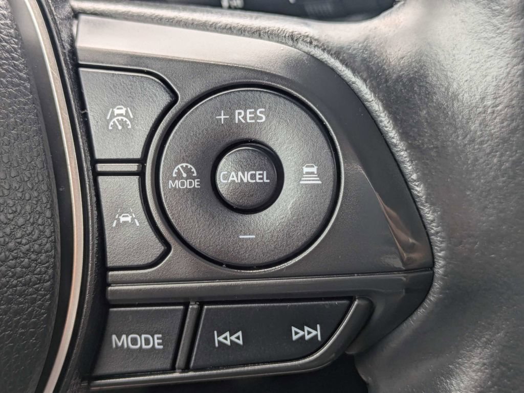 Used 2023 Toyota Corolla Cross XLE w/ Convenience Package AWD/4WD image 30
