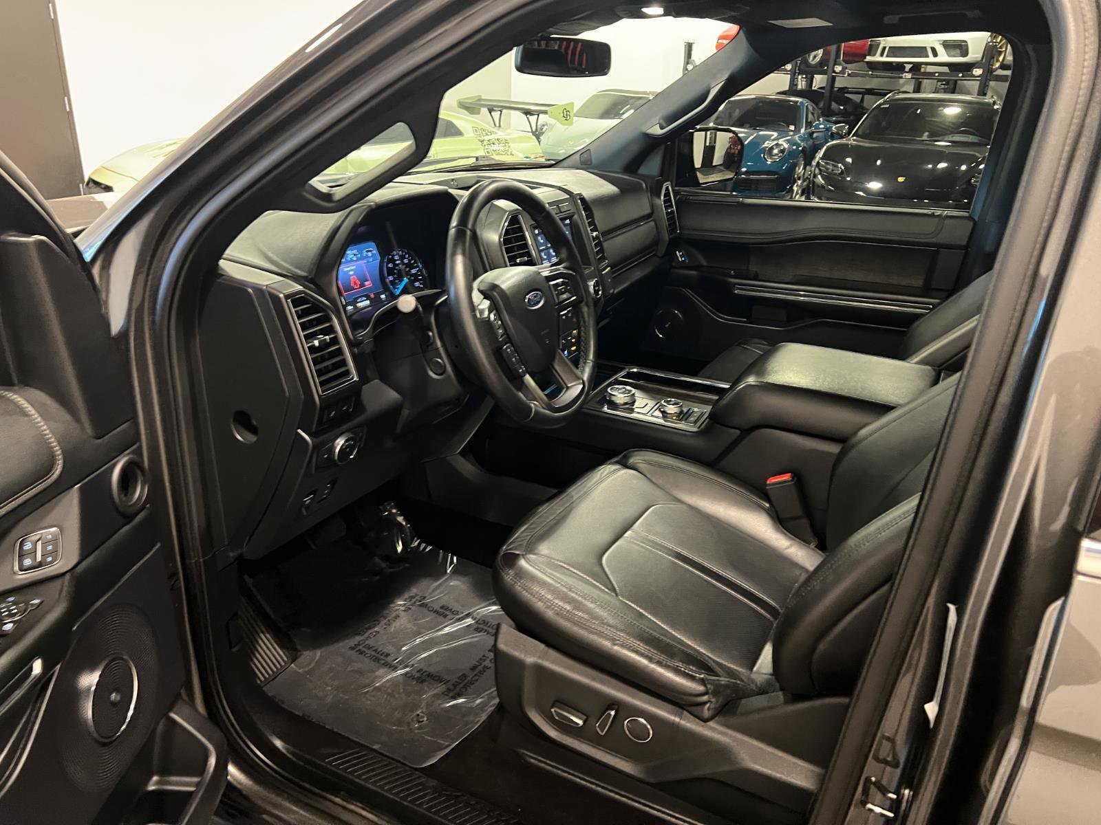 Used 2019 Ford Expedition Limited w/ Equipment Group 301A AWD/4WD image 10
