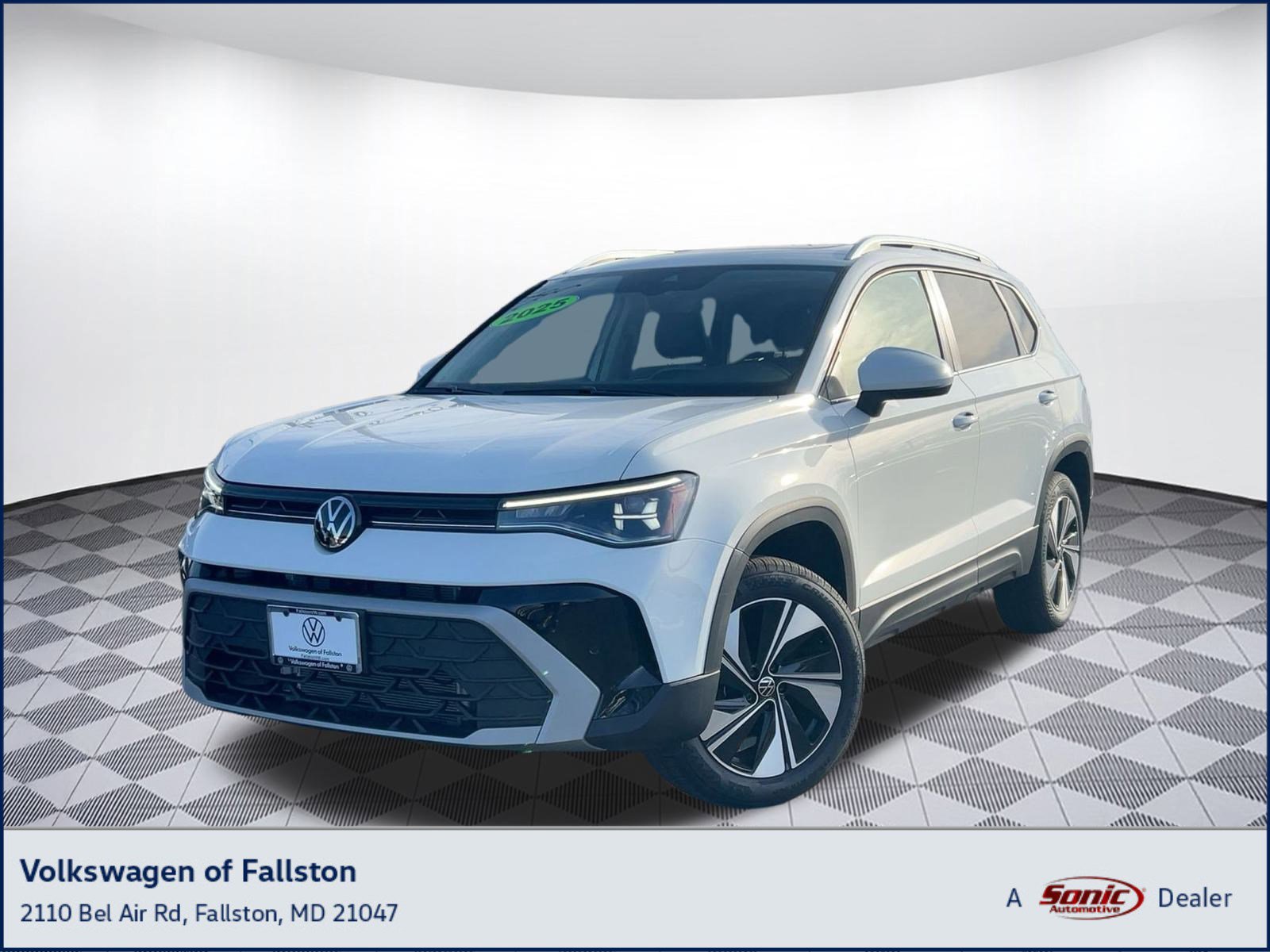 Certified 2025 Volkswagen Taos SE w/ Panoramic Sunroof Package AWD/4WD image 1