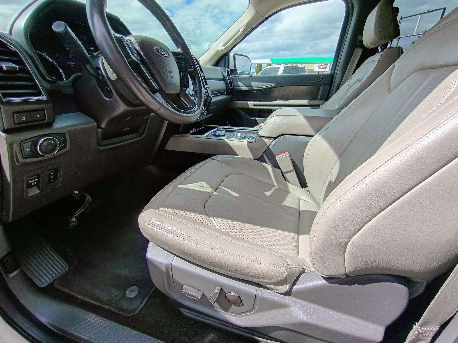 Used 2021 Ford Expedition Limited AWD/4WD image 12