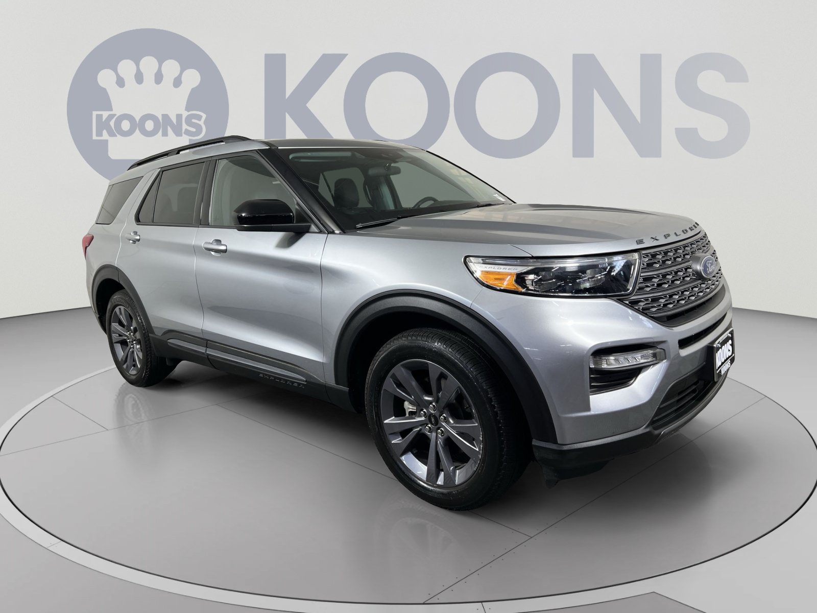 Used 2023 Ford Explorer XLT w/ Equipment Group 202A AWD/4WD image 2