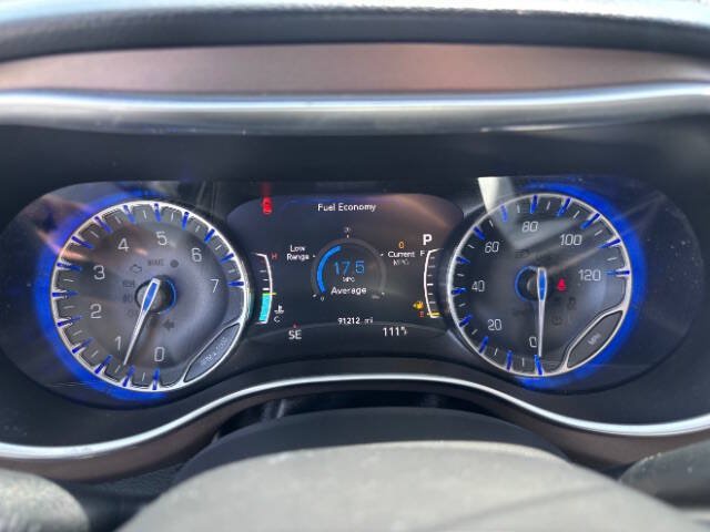 Used 2019 Chrysler Pacifica Touring-L Plus FWD image 14