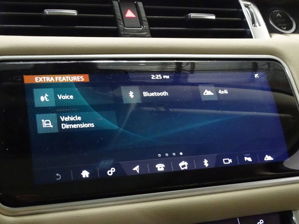 Used 2018 Land Rover Range Rover Sport SE image 35