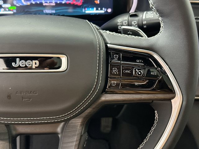 Used 2023 Jeep Grand Cherokee Overland AWD/4WD image 25