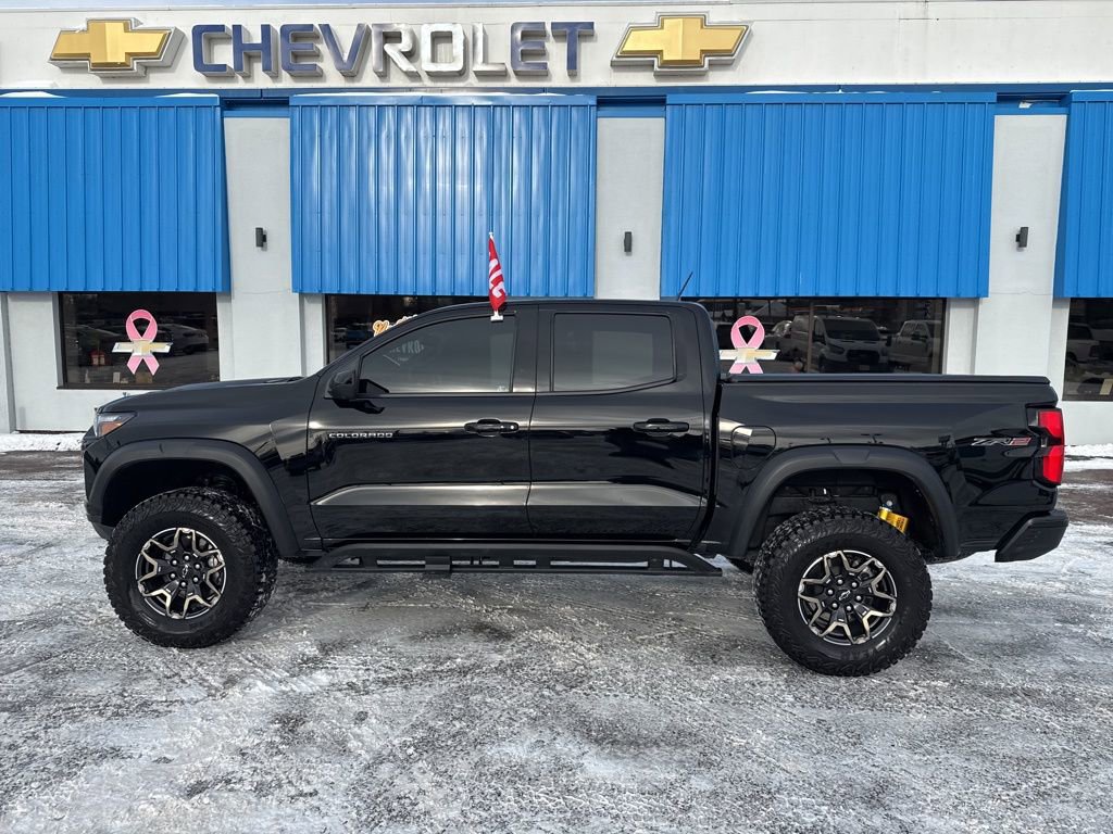 Used 2024 Chevrolet Colorado ZR2 w/ Technology Package image 16