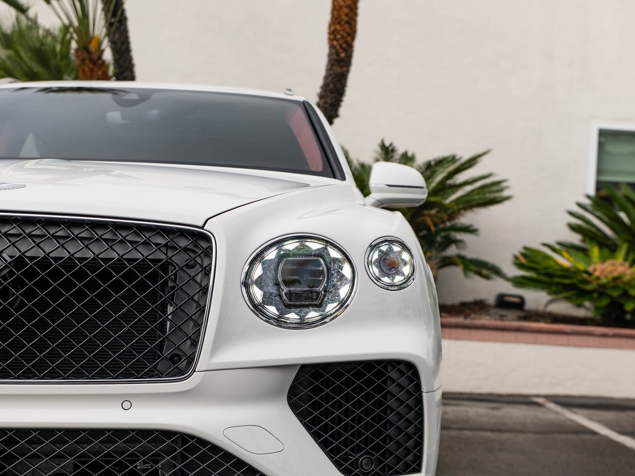 Used 2025 Bentley Bentayga V8 image 40