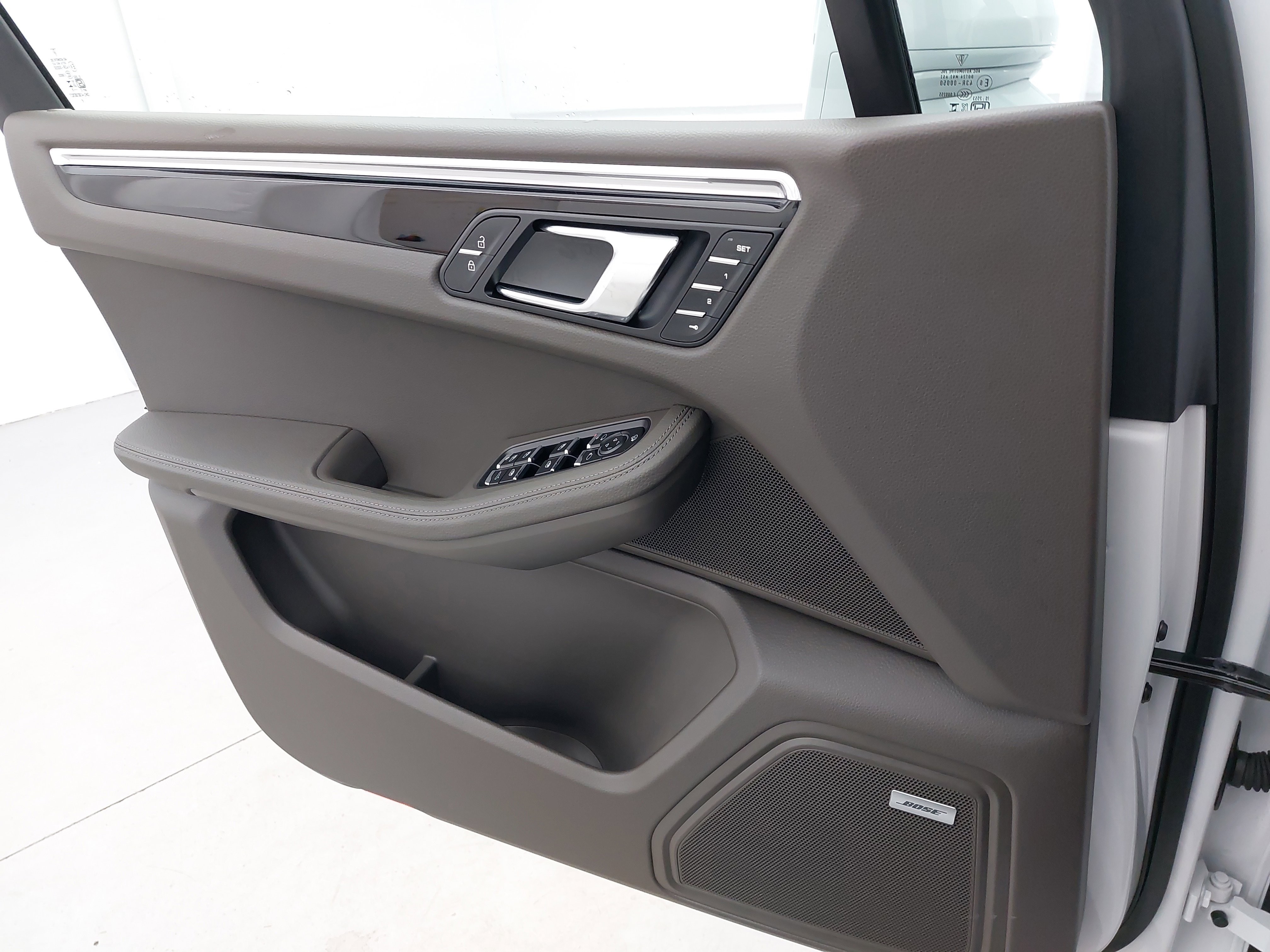 Used 2025 Porsche Macan image 28