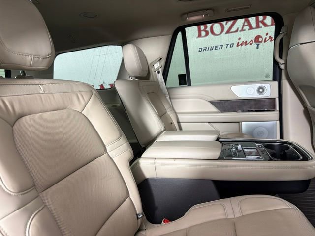 Used 2019 Lincoln Navigator Reserve AWD/4WD image 18