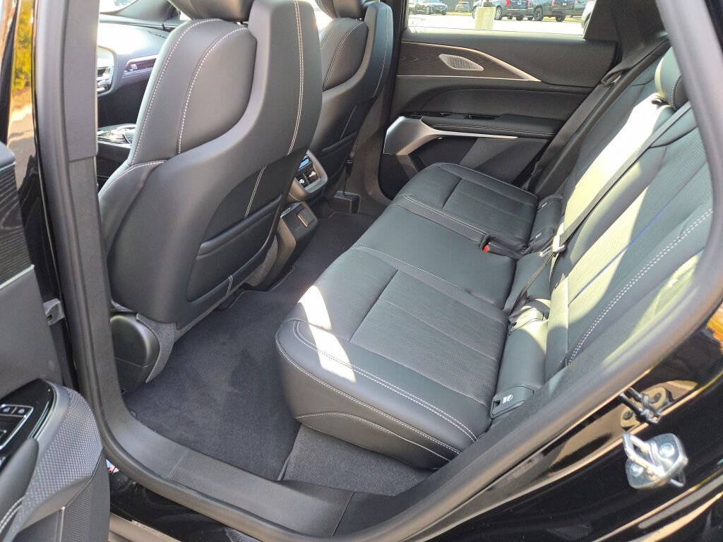 New 2026 Cadillac Lyriq Signature Sport AWD/4WD image 16