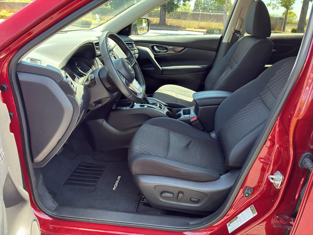 Used 2019 Nissan Rogue SV w/ Premium Package FWD image 19