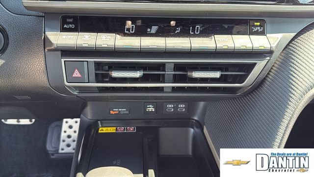 Used 2025 Toyota Camry SE FWD image 23