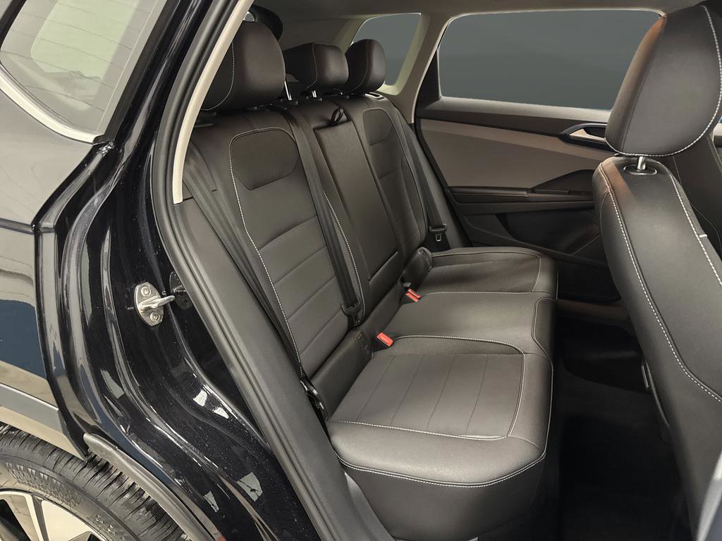 Used 2024 Volkswagen Taos SE image 28