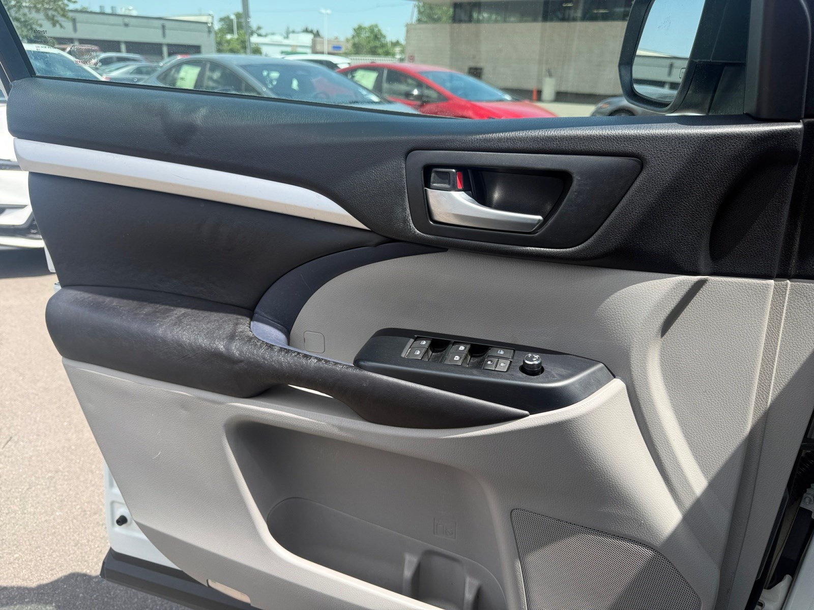 Used 2016 Toyota Highlander XLE AWD/4WD image 13