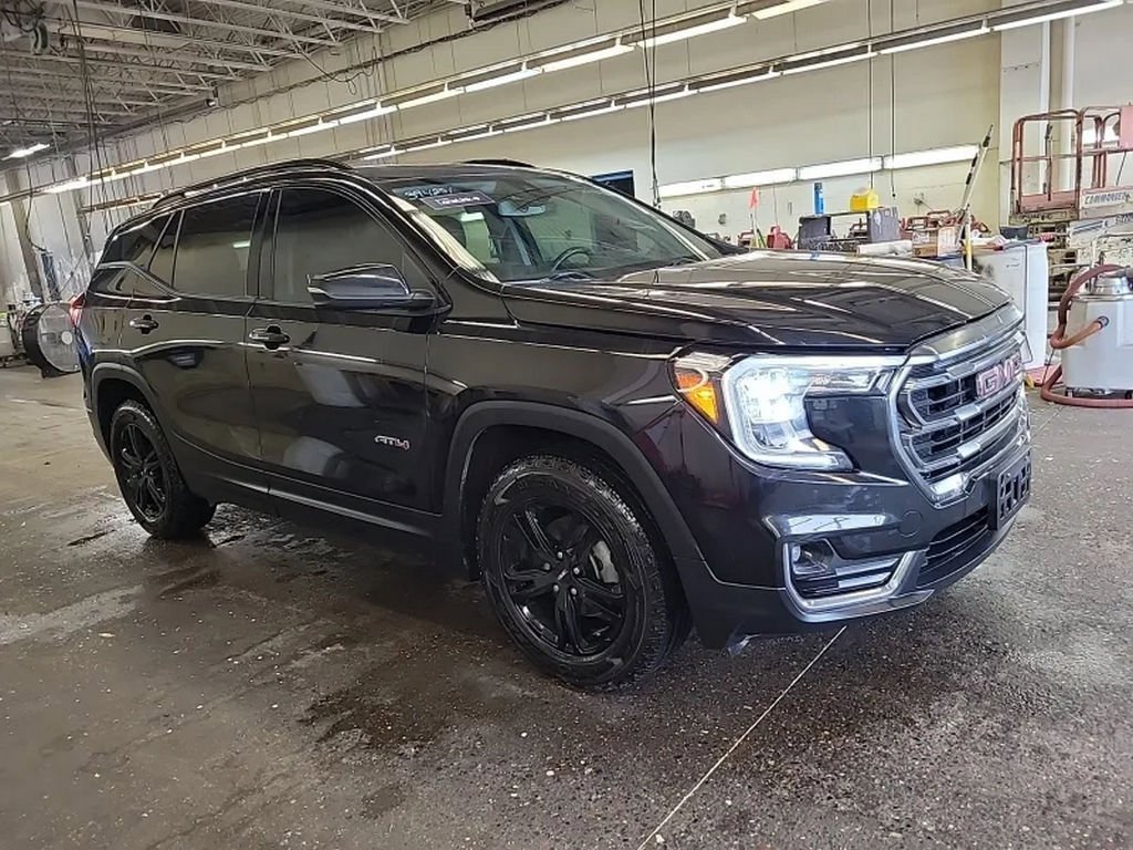 Used 2022 GMC Terrain AT4 image 2