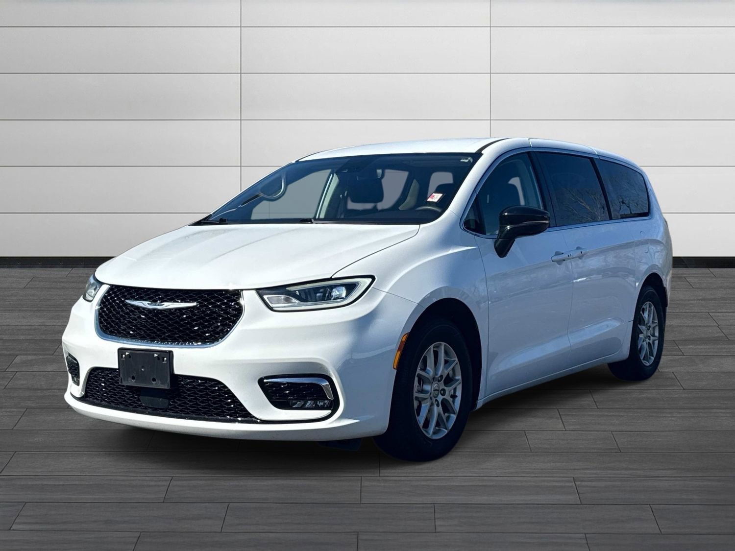 Used 2024 Chrysler Pacifica Touring-L image 8