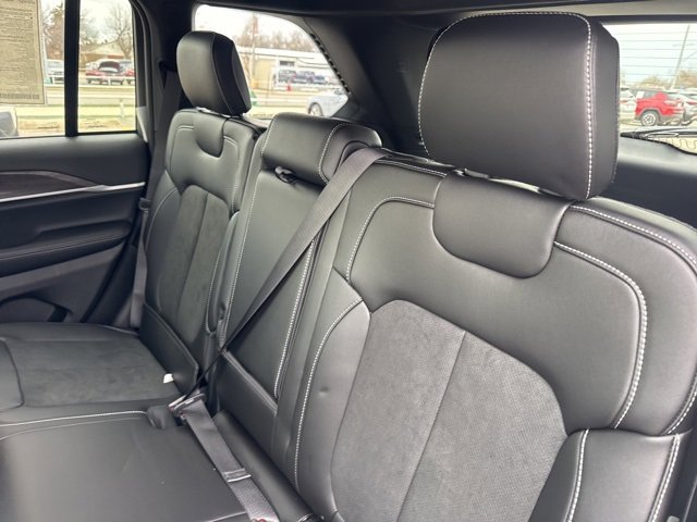 New 2026 Jeep Grand Cherokee Altitude image 12