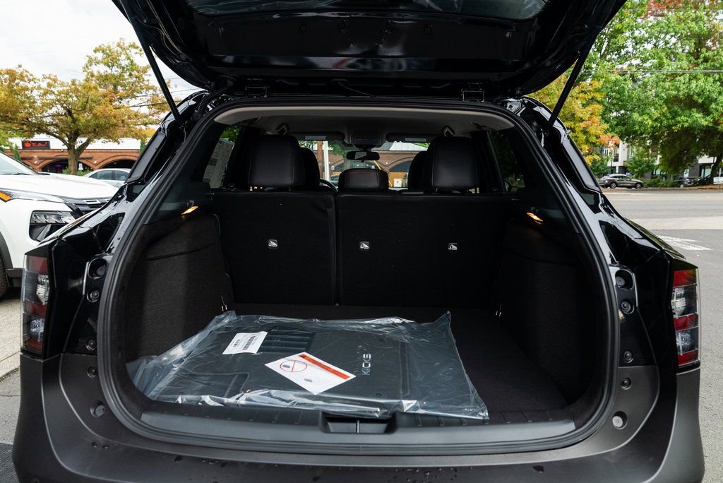 New 2026 Nissan Kicks SR w/ Cold Weather Package image 7