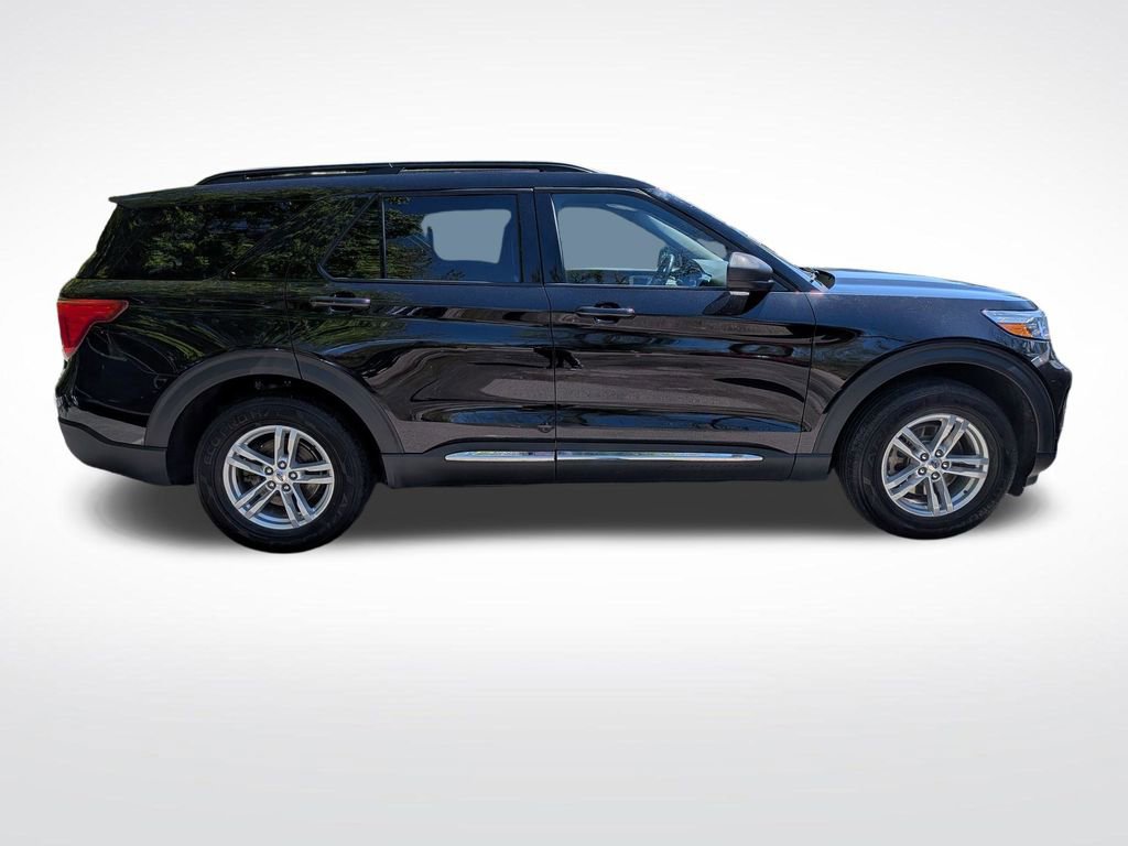 Used 2022 Ford Explorer XLT w/ Equipment Group 202A AWD/4WD image 2