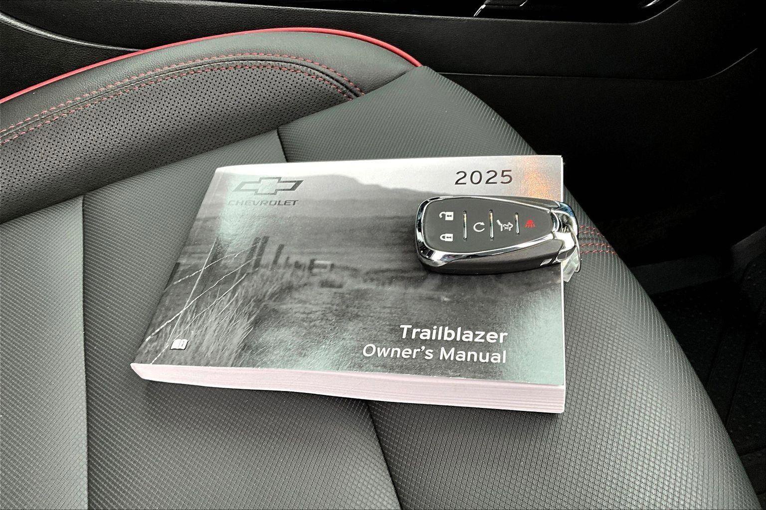 Used 2025 Chevrolet TrailBlazer RS w/ Convenience Package image 12