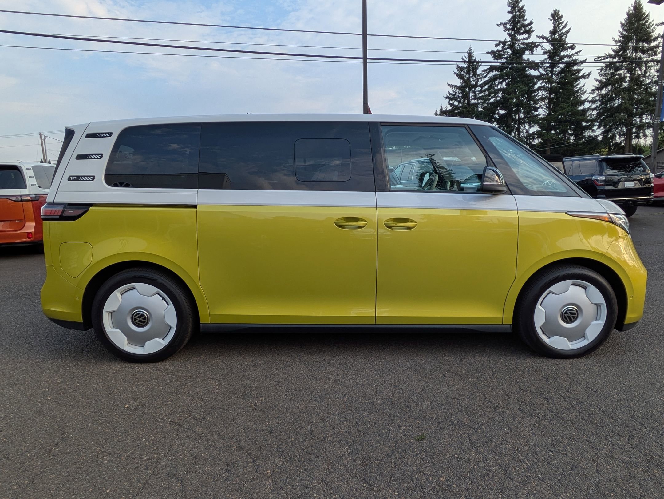 New 2025 Volkswagen ID. Buzz 1st Edition image 6