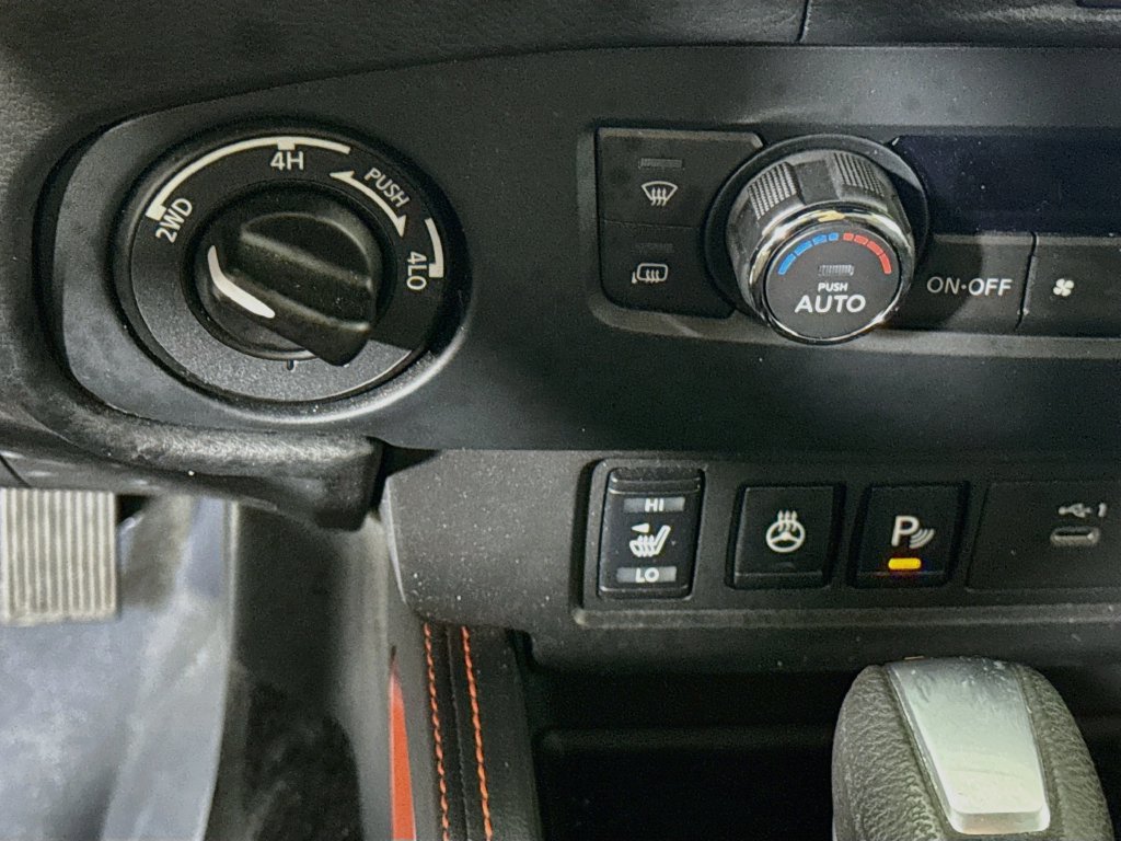 Used 2022 Nissan Frontier PRO-4X AWD/4WD image 11