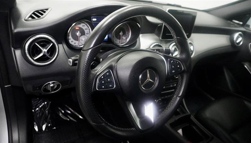 Used 2015 Mercedes-Benz CLA 250 image 11