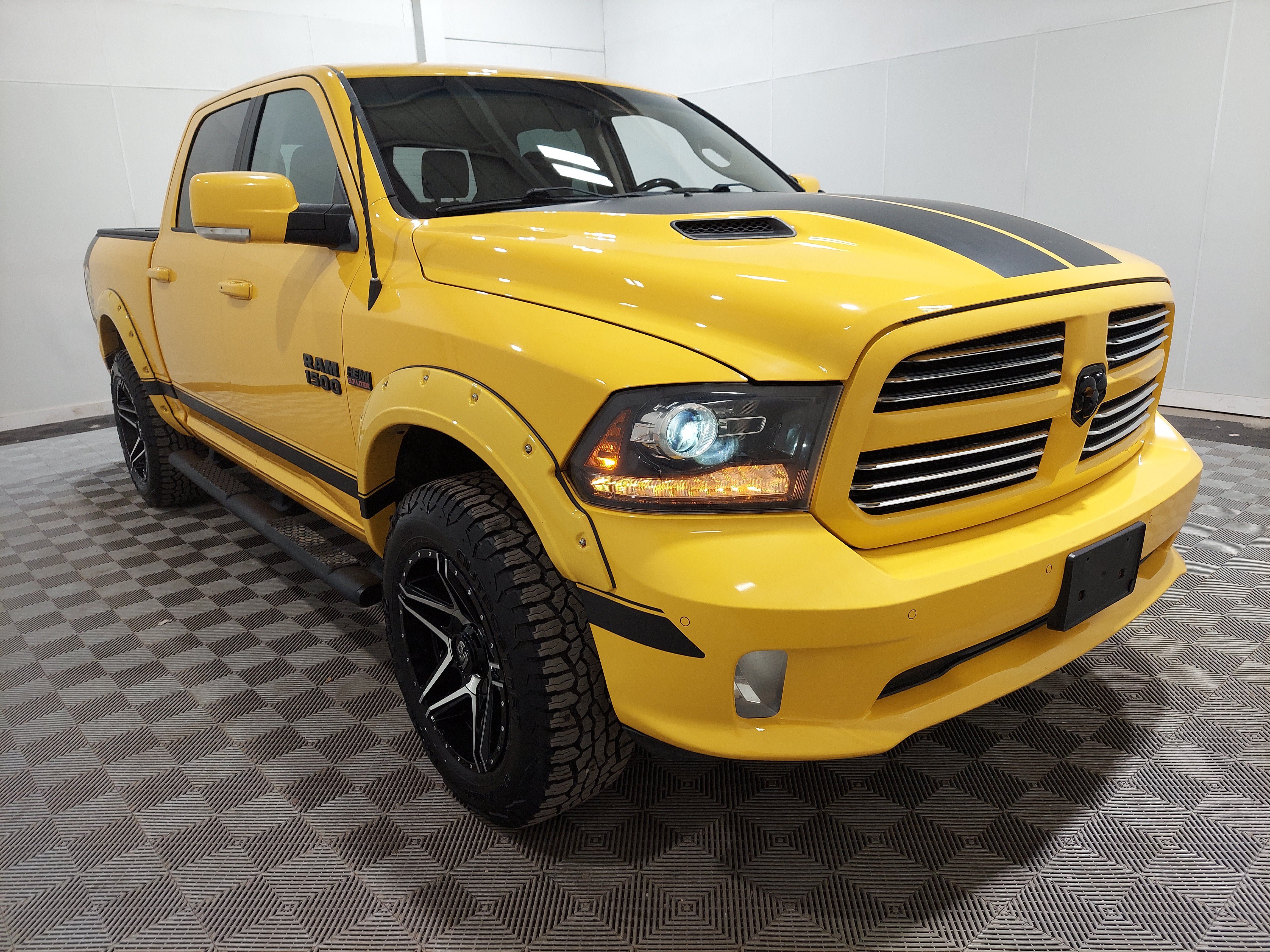 Used 2016 RAM 1500 Sport w/ Stinger Yellow Sport Package AWD/4WD image 4