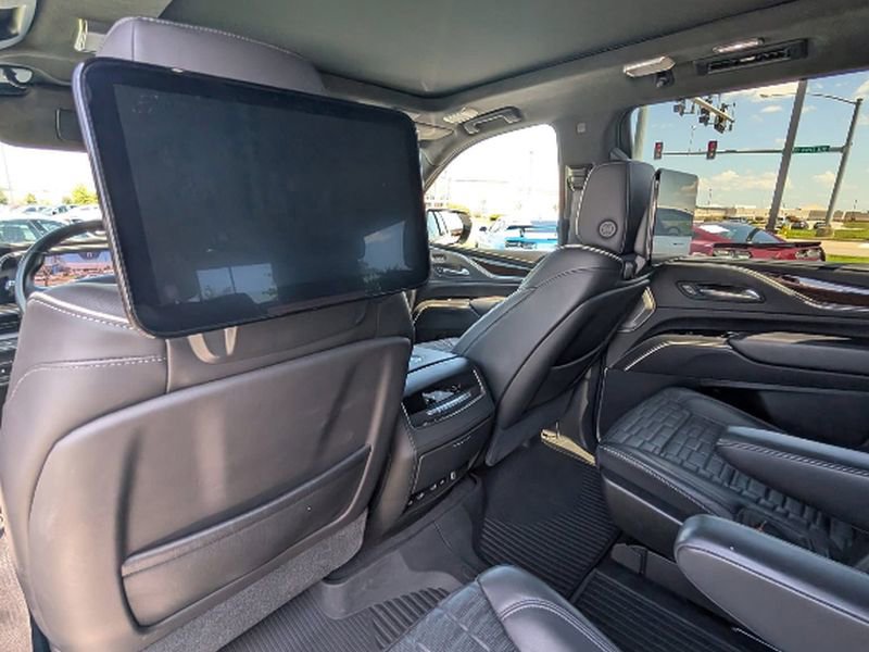 Used 2021 Cadillac Escalade Sport Platinum AWD/4WD image 7