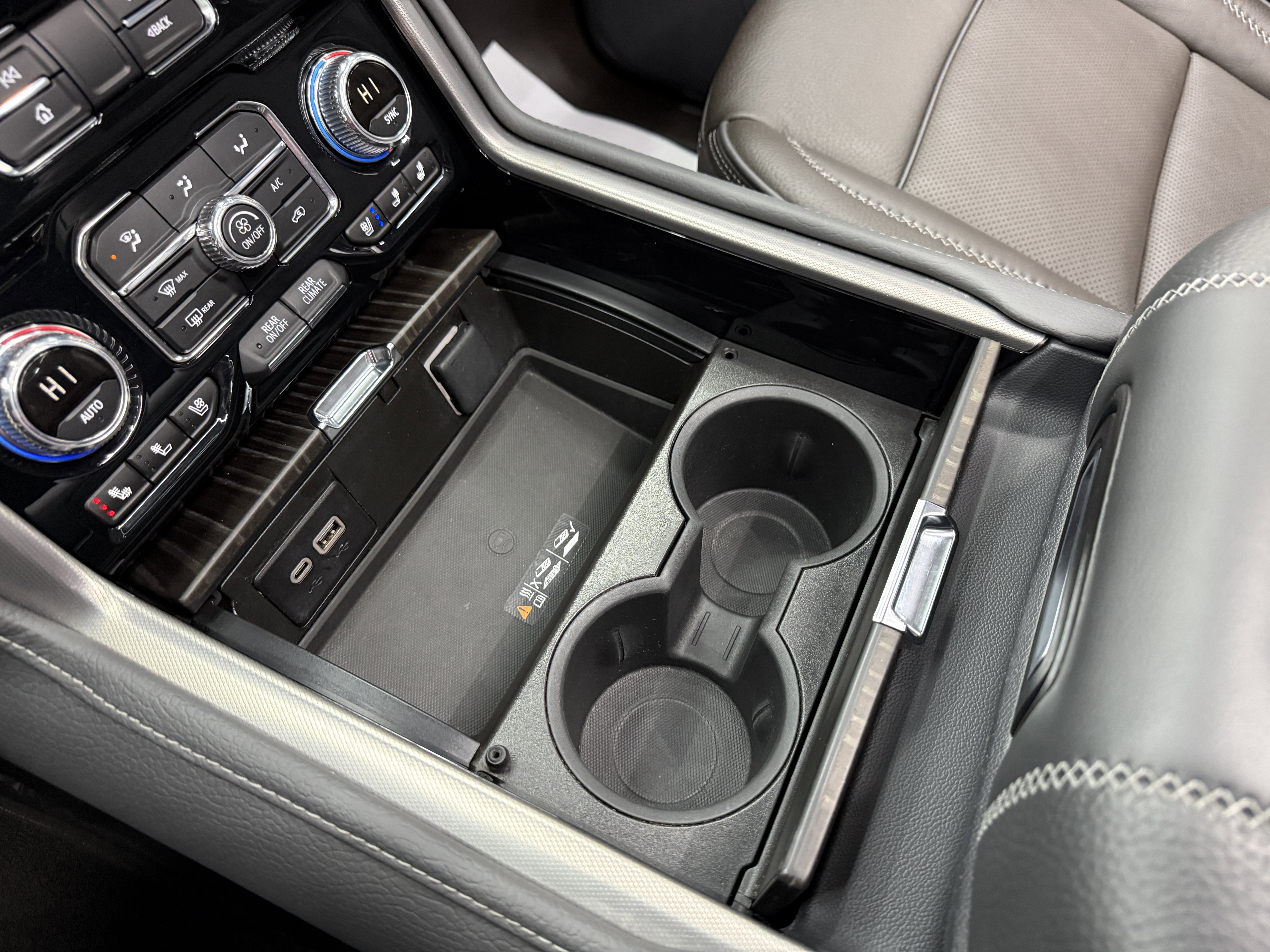 Used 2024 GMC Yukon Denali image 23