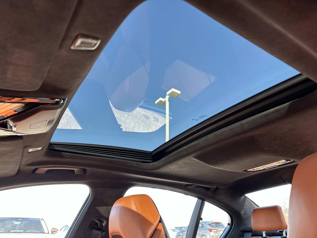 Used 2019 BMW M5 w/ Executive Package image 29