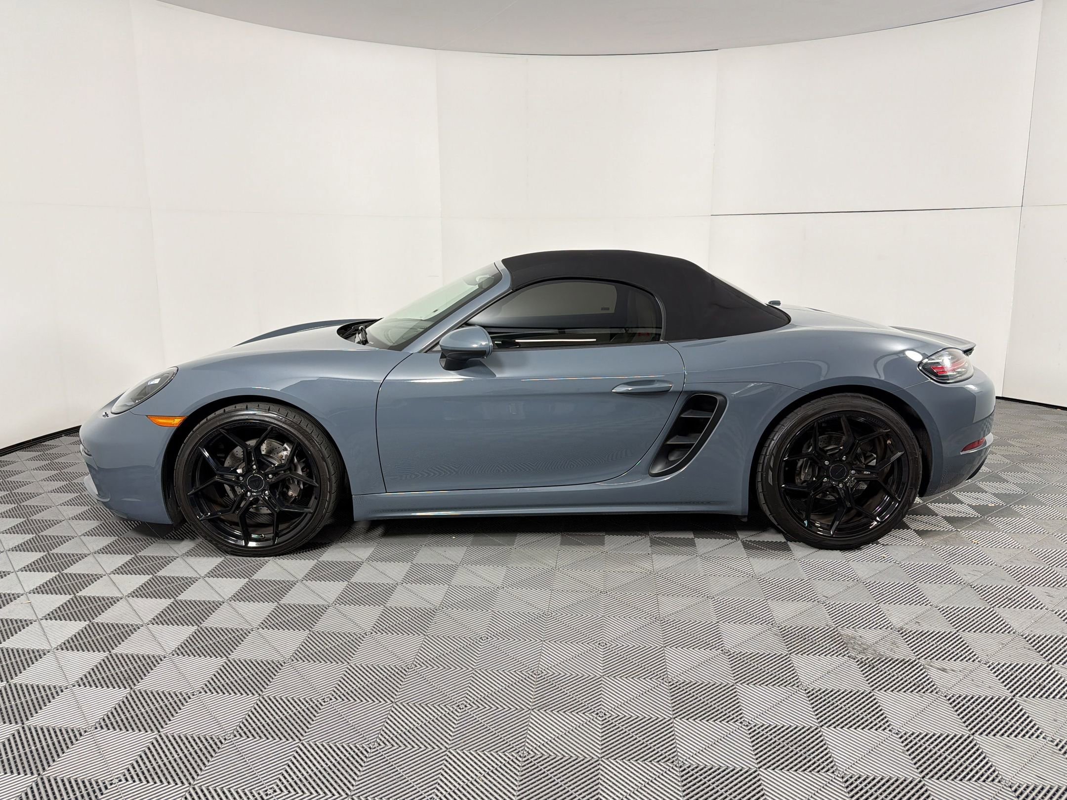 Certified 2017 Porsche 718 Boxster image 30