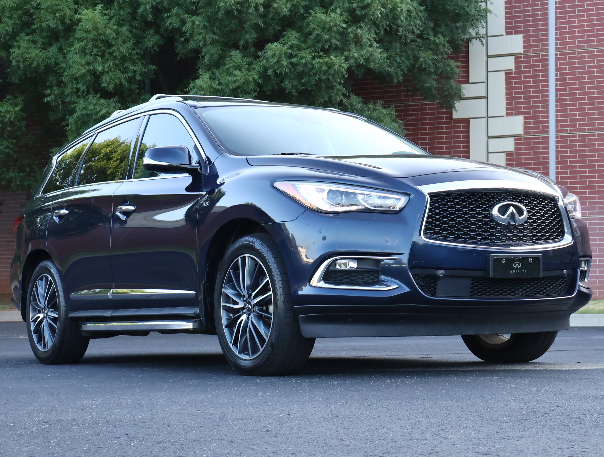 Used 2018 INFINITI QX60 FWD w/ Deluxe Technology Package