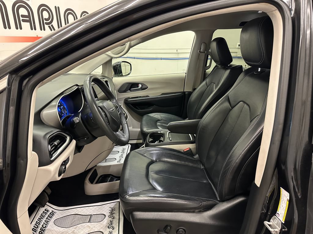 Certified 2022 Chrysler Pacifica Touring-L FWD image 22