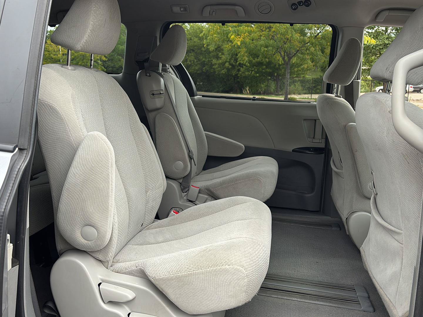 Used 2011 Toyota Sienna LE w/ Towing Pkg FWD image 16
