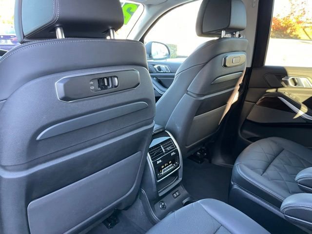Used 2023 BMW X7 xDrive40i w/ Executive Package image 8