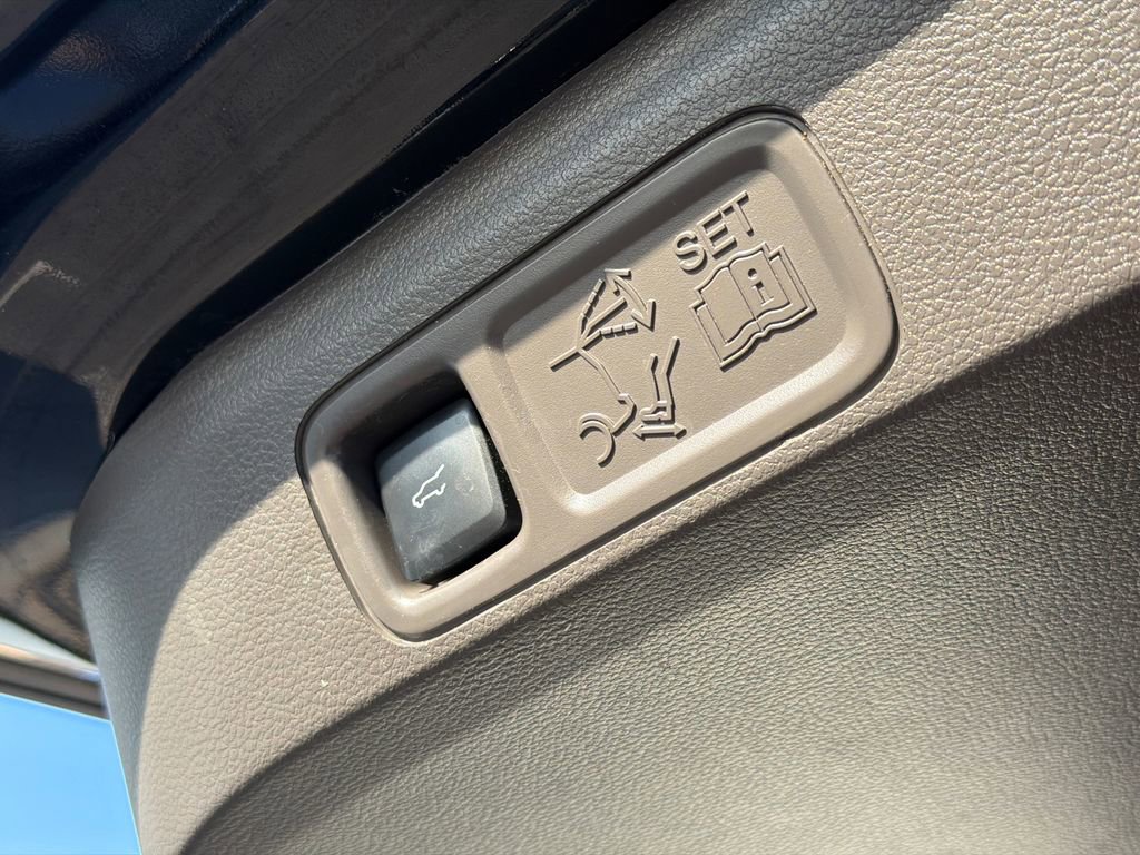 Used 2022 Lincoln Navigator L Reserve image 11