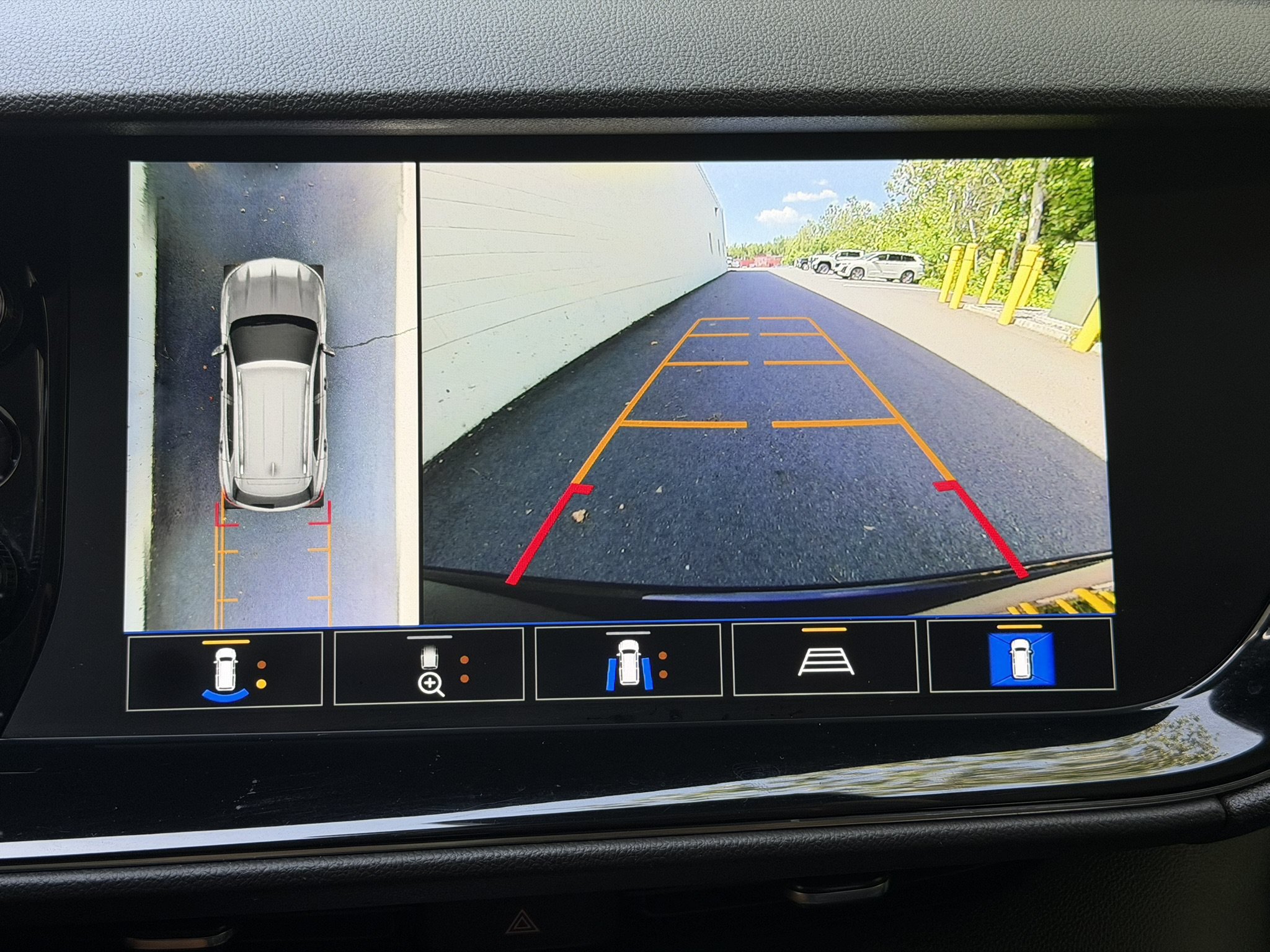 Used 2023 Buick Envision Avenir AWD/4WD image 11