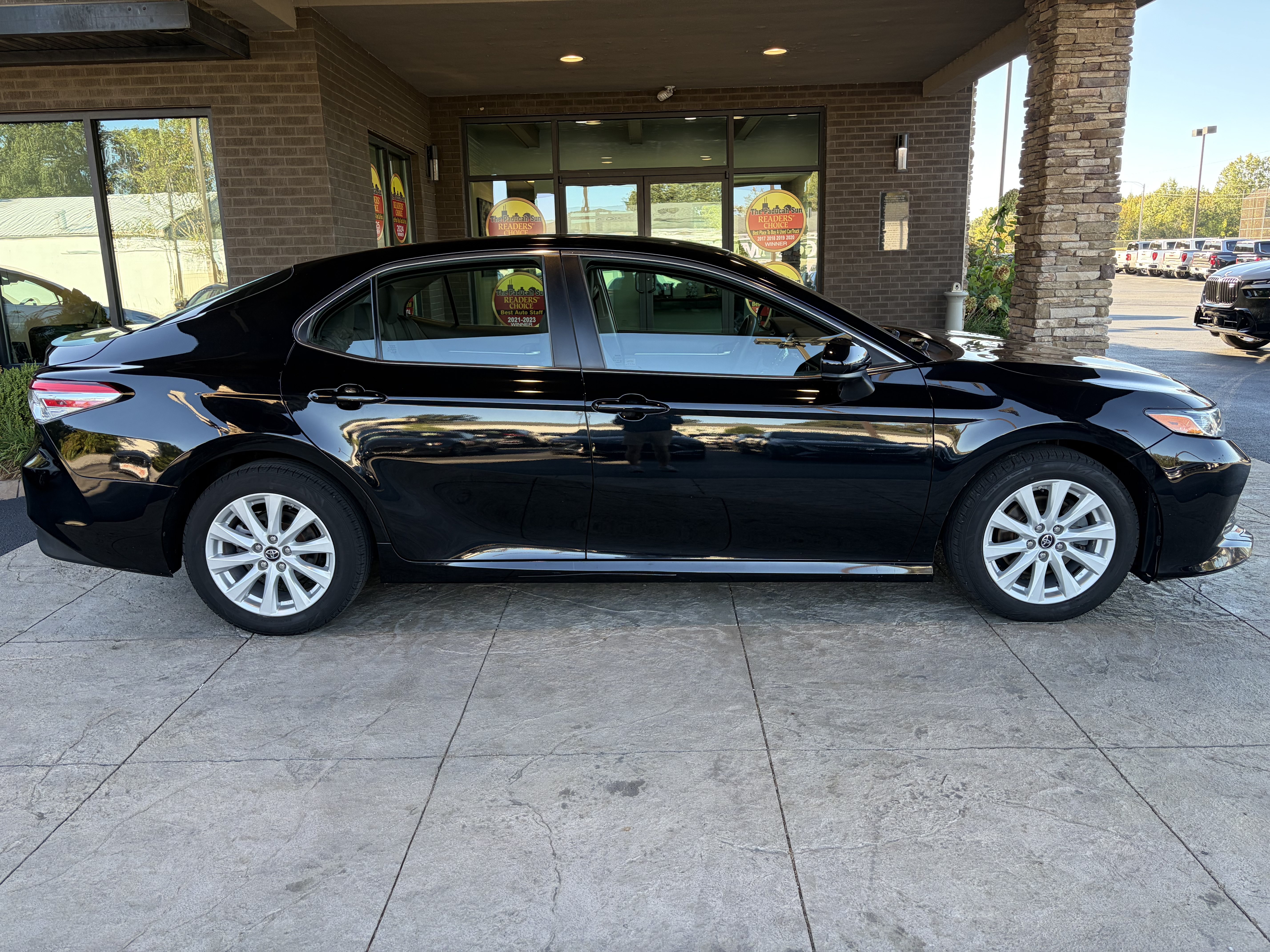 Used 2018 Toyota Camry LE FWD image 5