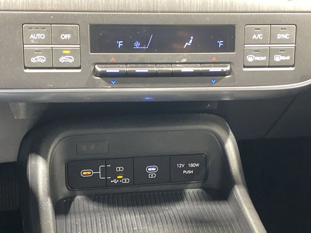 Used 2025 Hyundai Kona SEL image 16