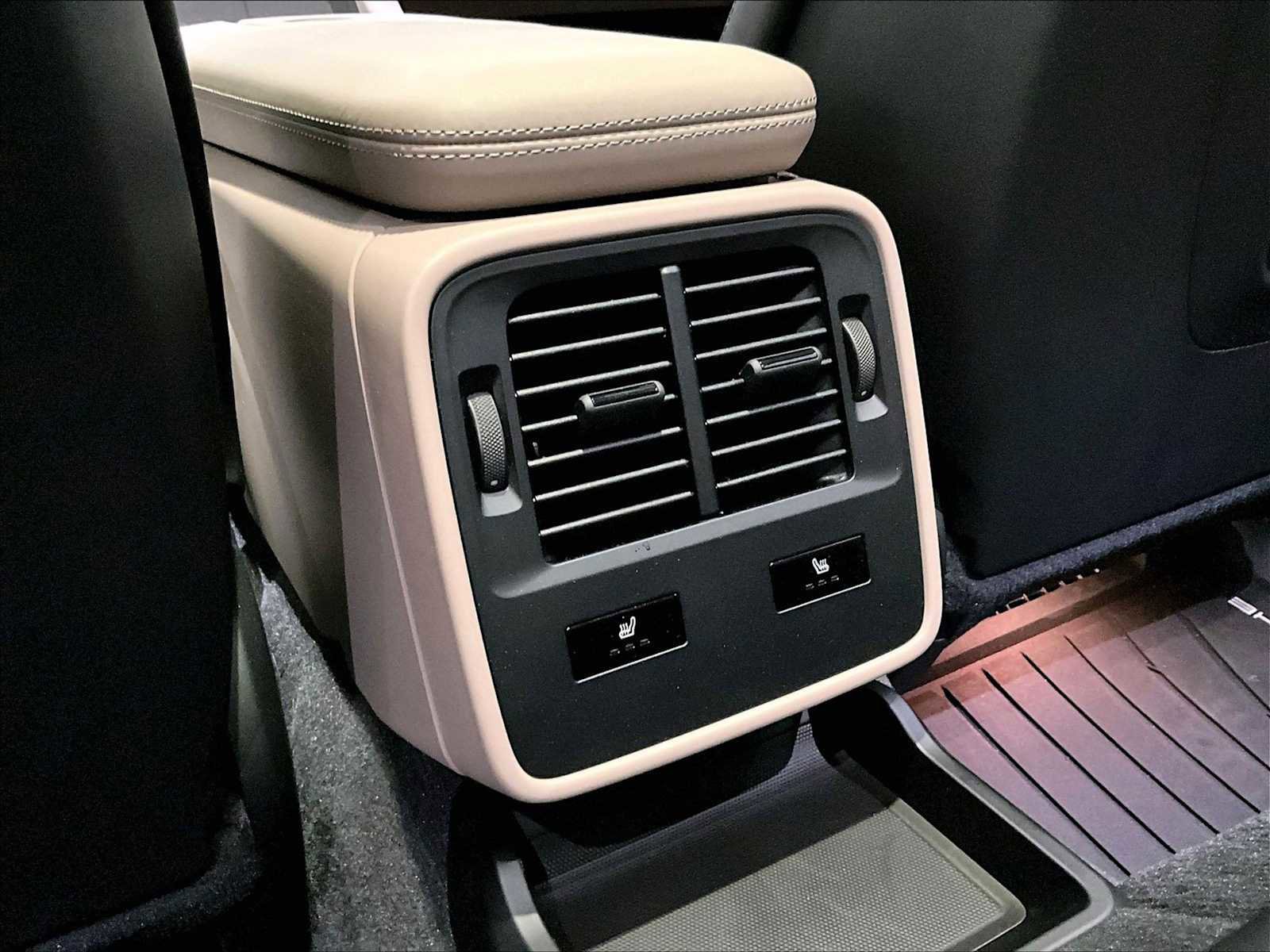 Used 2025 Porsche Taycan image 30