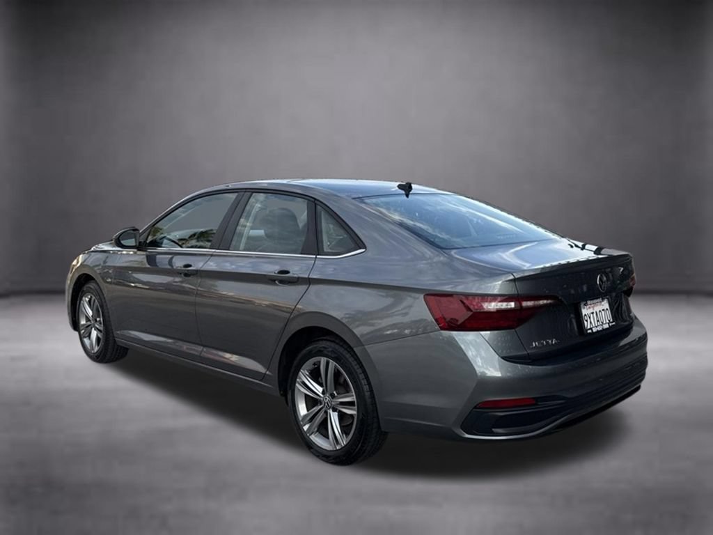Used 2024 Volkswagen Jetta SE FWD image 6
