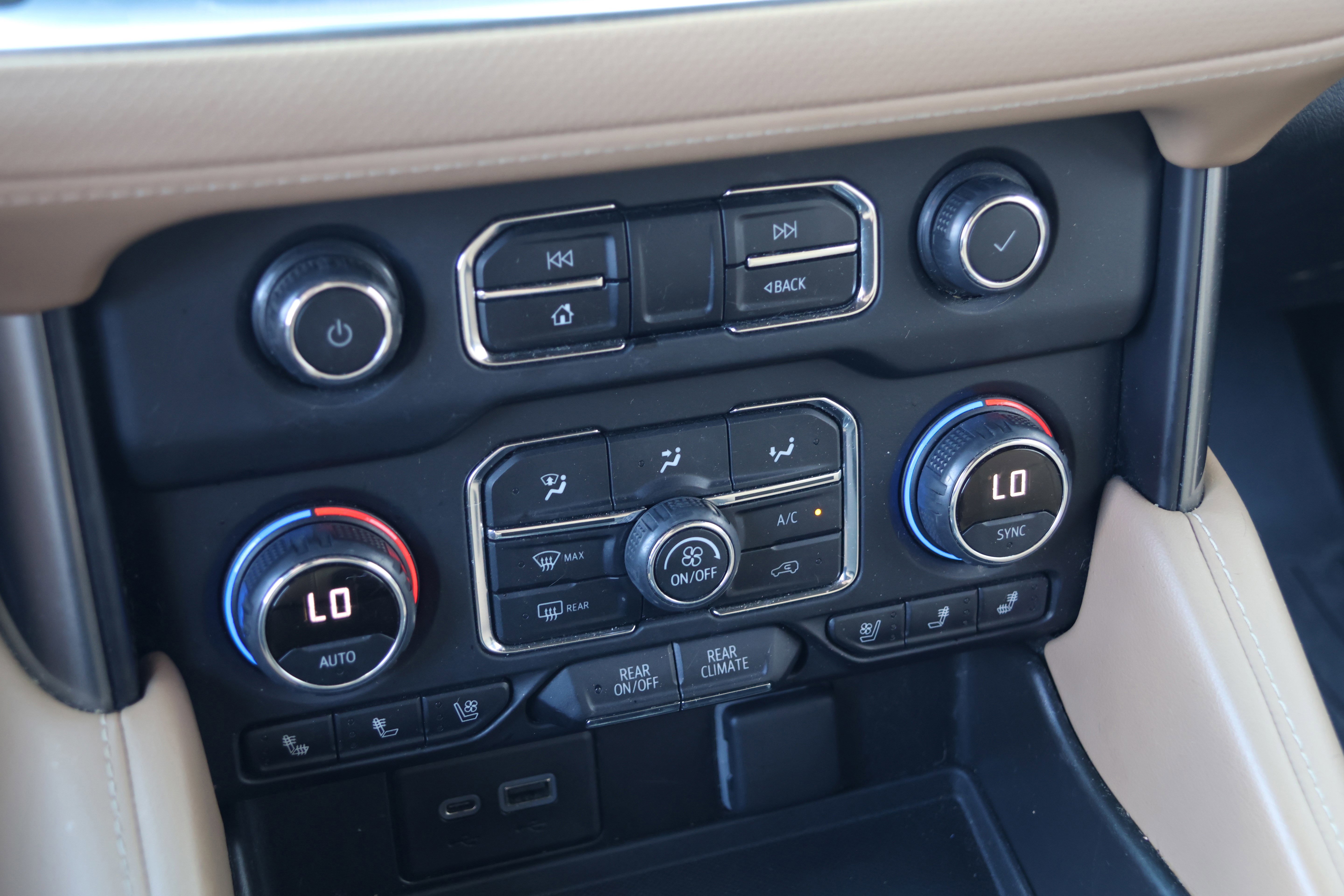 Used 2021 Chevrolet Suburban Premier w/ Premium Package image 29