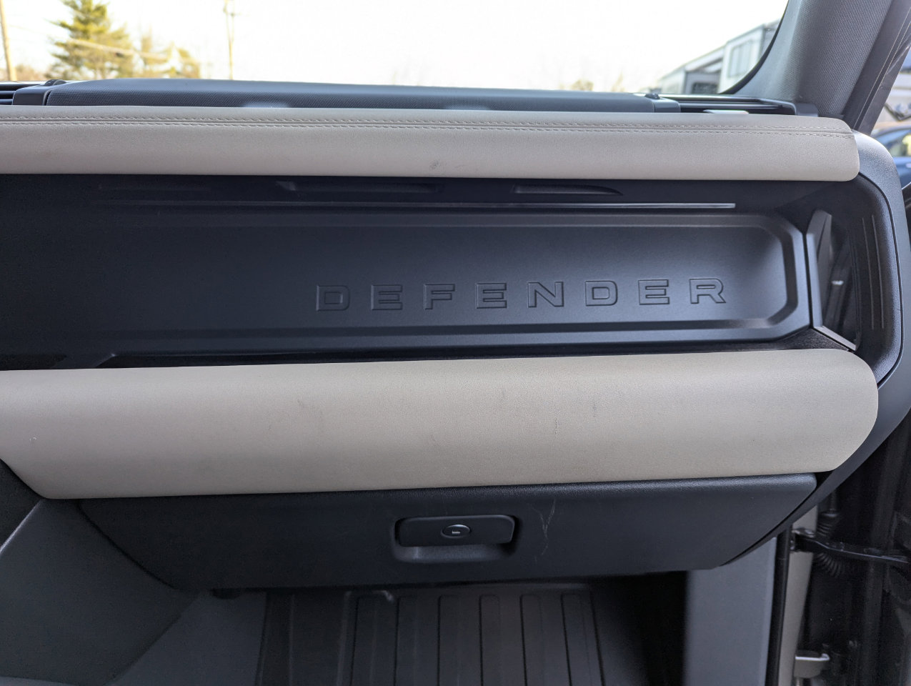 Used 2023 Land Rover Defender 110 X-Dynamic SE image 37